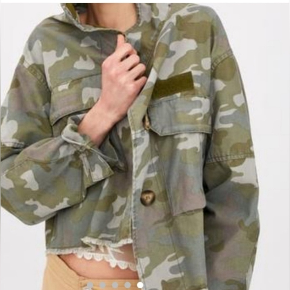 Zara Cropped Green Raw Hem Velcro Pocket Camo Print Army Utility Jacket (Sz M)